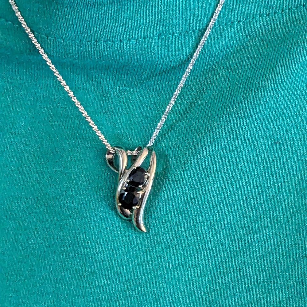 Sapphire and white gold nexklace